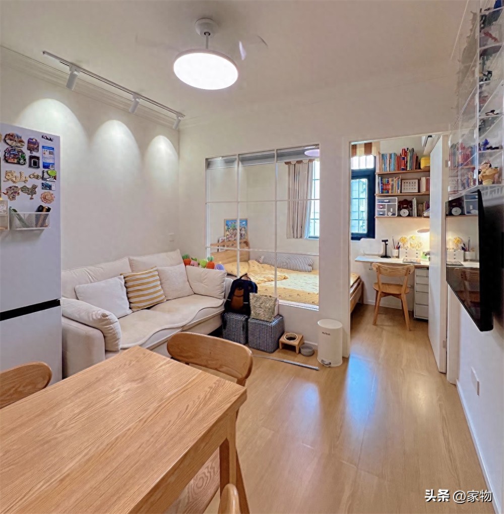 Căn hộ cũ 37m² ở trung tâm thành phố: Chia đôi phòng khách làm thêm phòng ngủ, gia đình 3 người vẫn sống thoải mái - Ảnh 1.