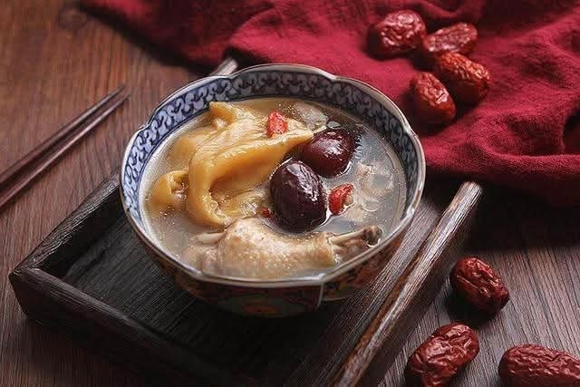 Những phụ nữ lão hóa chậm thường ăn 3 món này để bổ sung collagen, giúp da săn chắc và có vẻ ngoài tươi tắn- Ảnh 1.
