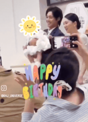 Kim Hyun Joong (Vườn Sao Băng) lần đầu tiên xuất hiện cùng vợ và con gái út, nhan sắc nửa kia bí ẩn gây chú ý- Ảnh 2.