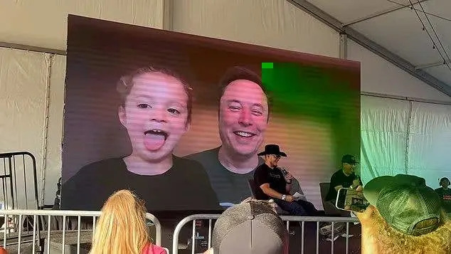 Đến lượt con g&aacute;i 4 tuổi của Elon Musk n&aacute;o loạn truyền th&ocirc;ng v&igrave; qu&aacute; đ&aacute;ng y&ecirc;u: Hồn nhi&ecirc;n "ph&aacute; đ&aacute;m" khi bố đang họp online với cả thế giới- Ảnh 1.