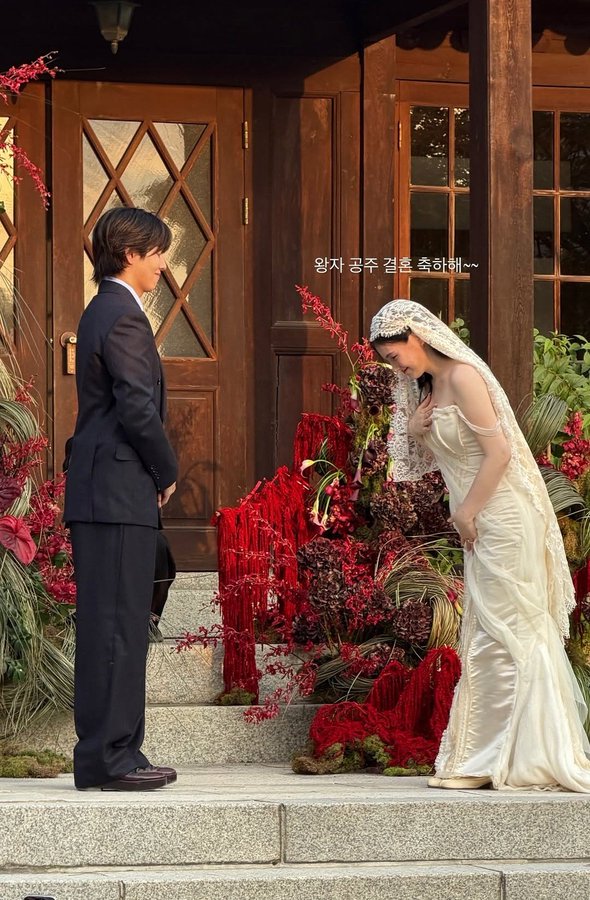 Mỹ nhân Quân Vương Bất Diệt bí mật cưới chả ai biết, nhờ Kim Go Eun tiết lộ mới thấy hôn lễ toàn sao- Ảnh 3.