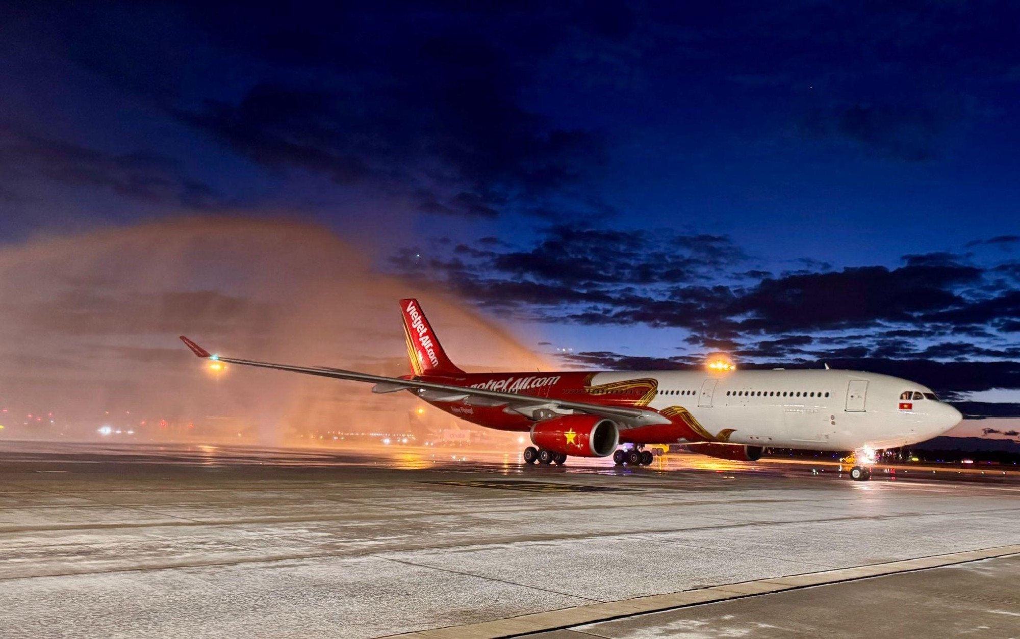 Khai trương đường bay đến Almaty và Praha, Vietjet mở thêm kết nối giữa Việt Nam và thế giới - Ảnh 2.