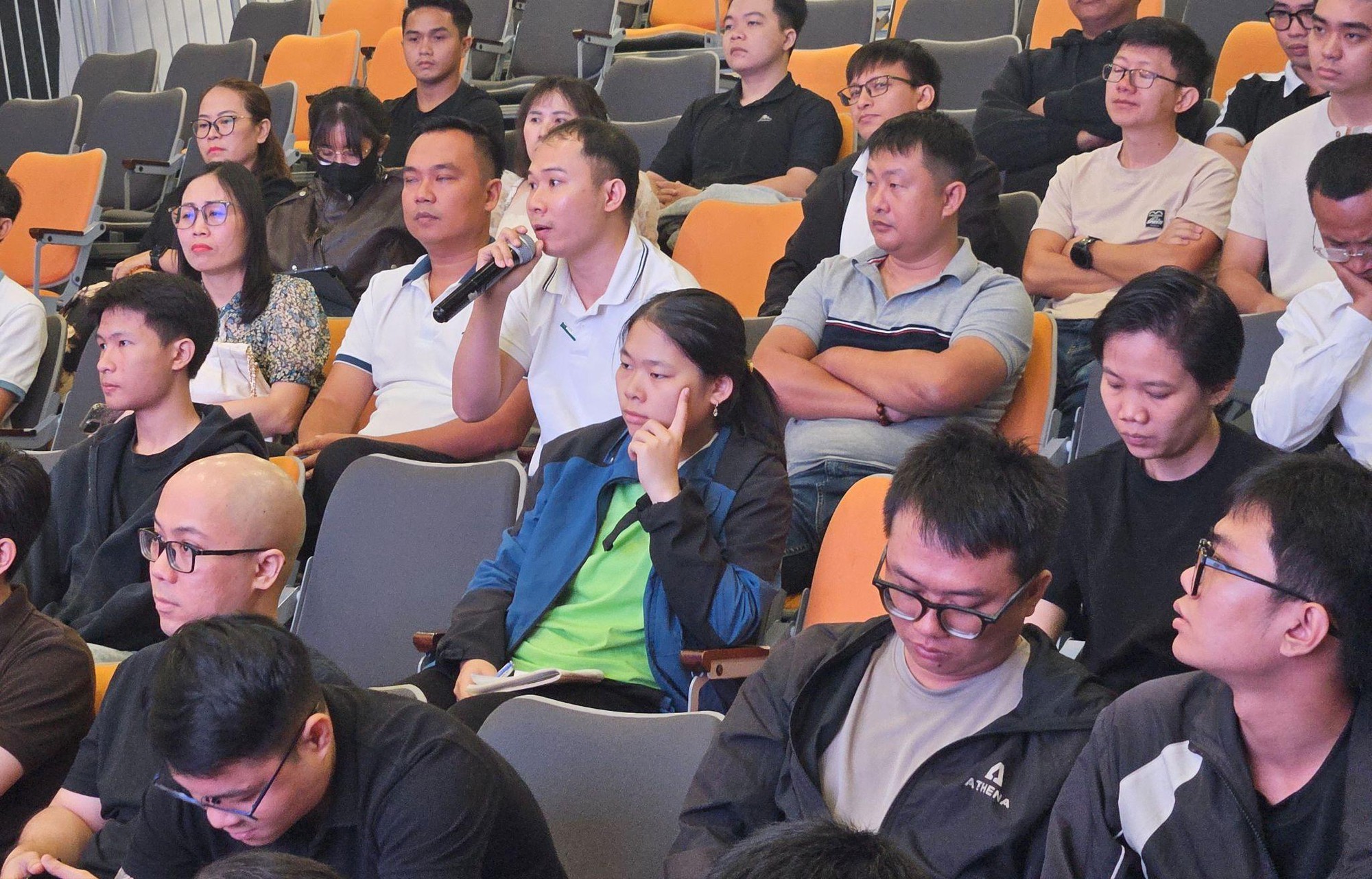 Định giá rẻ so với lịch sử chưa đủ, khi nào dòng tiền quay lại?- Ảnh 2.