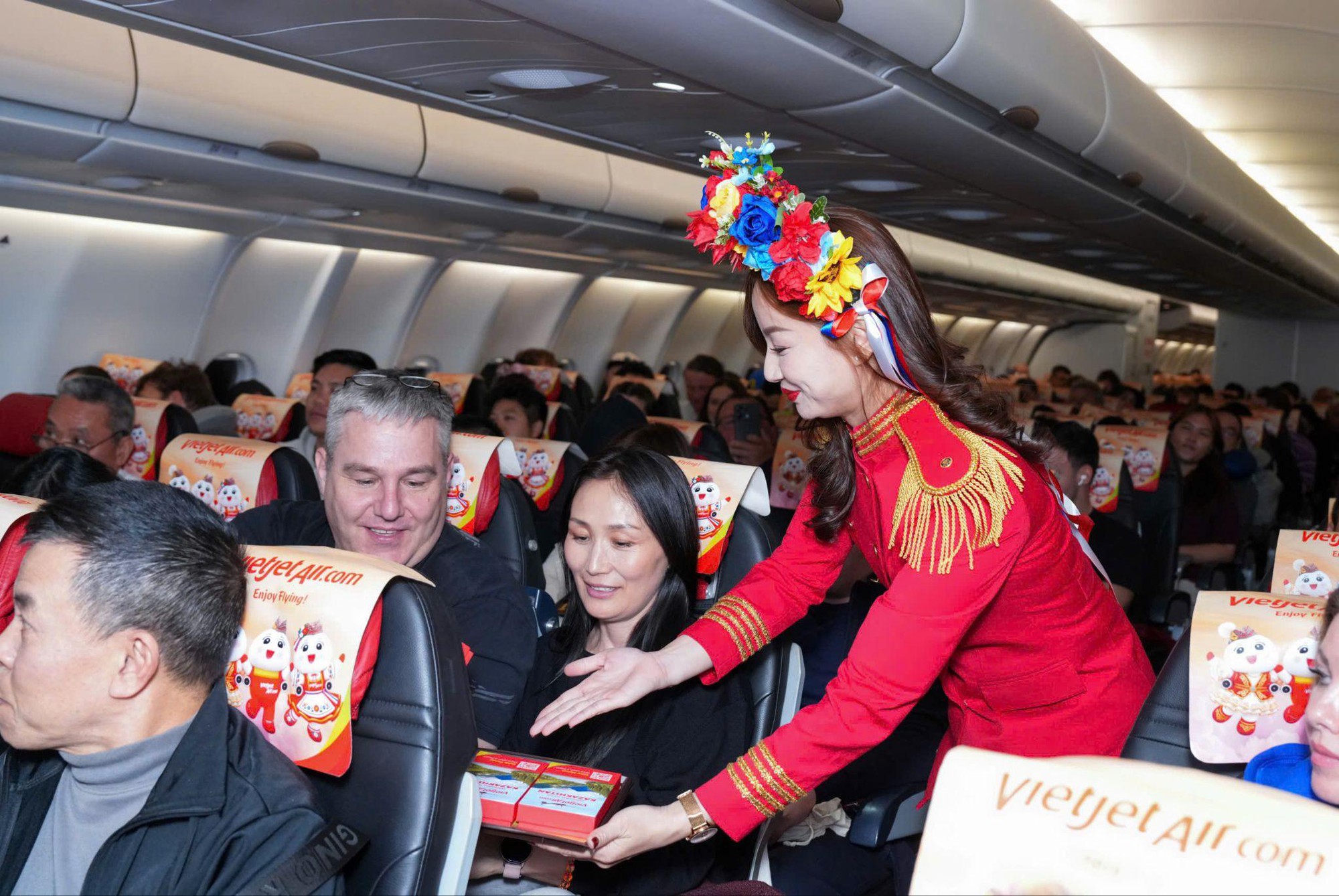 Khai trương đường bay đến Almaty và Praha, Vietjet mở thêm kết nối giữa Việt Nam và thế giới - Ảnh 4.