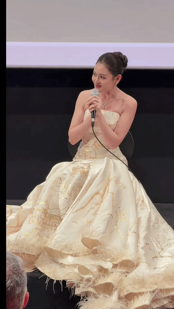 Sau Chi Pu, mất 6 năm showbiz Việt có thêm một mỹ nhân đẹp như công chúa trên thảm đỏ hot bậc nhất xứ Hàn- Ảnh 3.