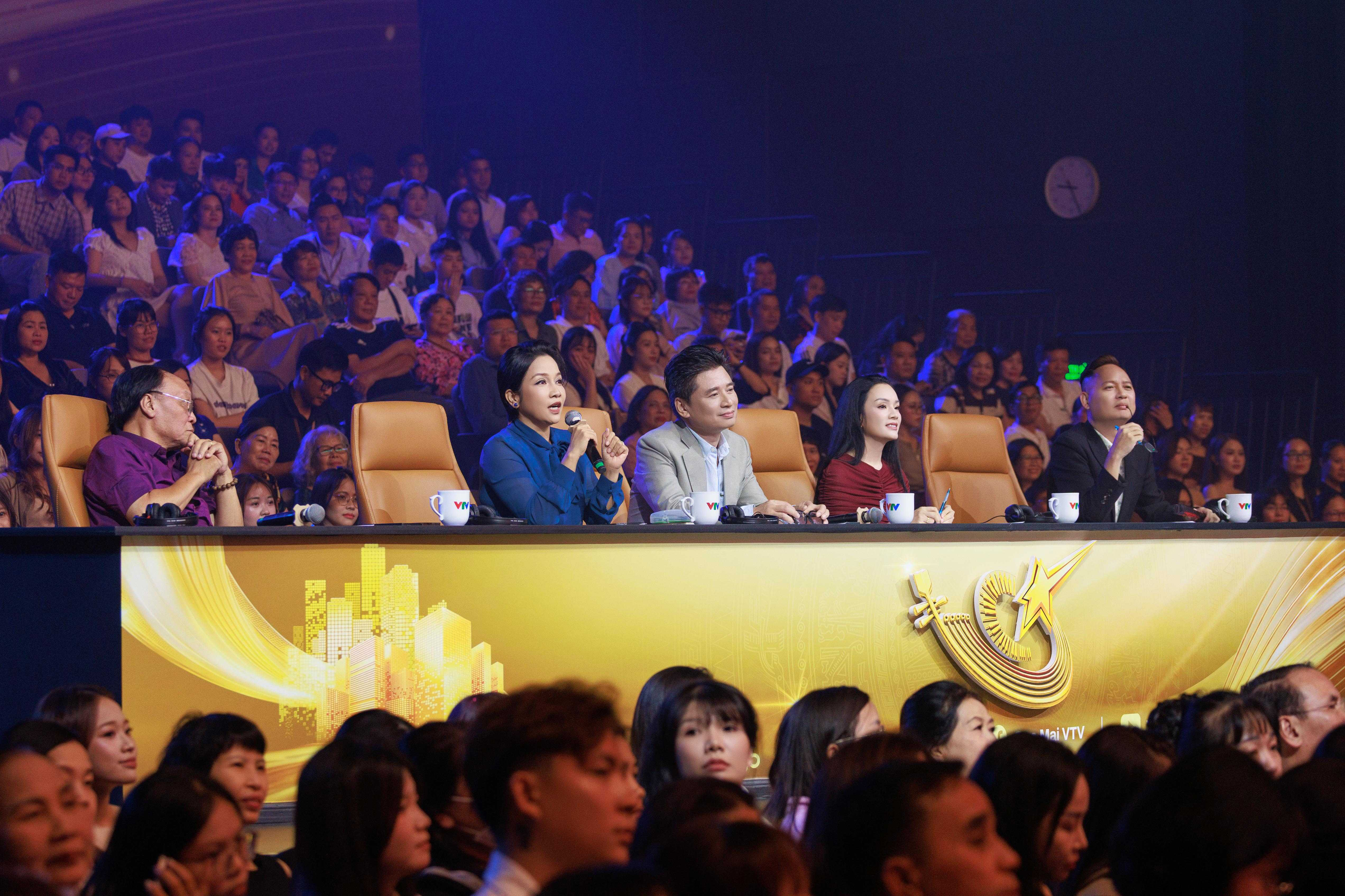 Diva Mỹ Linh khen th&iacute; sinh Sao Mai Đo&agrave;n Linh tr&ecirc;n s&oacute;ng VTV, n&oacute;i thẳng: "Đừng l&agrave;m chị thất vọng nh&eacute;"- Ảnh 4.