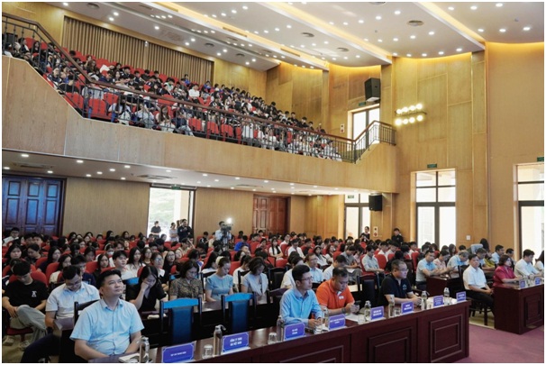 "Ng&agrave;y hội Việc l&agrave;m Thanh ni&ecirc;n Thủ đ&ocirc;" tại HUNRE: Mở rộng cơ hội nghề nghiệp, kết nối nguồn nh&acirc;n lực trẻ trong thời đại số - Ảnh 1.