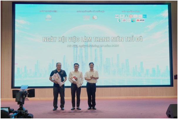 "Ng&agrave;y hội Việc l&agrave;m Thanh ni&ecirc;n Thủ đ&ocirc;" tại HUNRE: Mở rộng cơ hội nghề nghiệp, kết nối nguồn nh&acirc;n lực trẻ trong thời đại số - Ảnh 2.