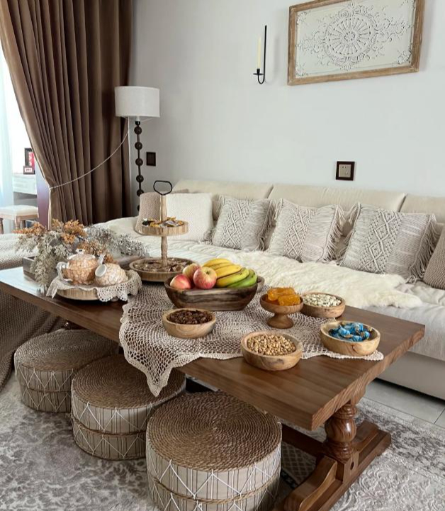 Bỏ b&agrave;n tr&agrave; để đặt b&agrave;n d&agrave;i trong ph&ograve;ng kh&aacute;ch đang th&agrave;nh xu hướng: Nh&igrave;n th&igrave; m&ecirc; nhưng nhiều người ở v&agrave;i th&aacute;ng đ&atilde; muốn đổi lại- Ảnh 7.
