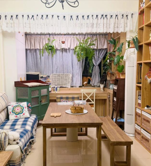 Bỏ b&agrave;n tr&agrave; để đặt b&agrave;n d&agrave;i trong ph&ograve;ng kh&aacute;ch đang th&agrave;nh xu hướng: Nh&igrave;n th&igrave; m&ecirc; nhưng nhiều người ở v&agrave;i th&aacute;ng đ&atilde; muốn đổi lại- Ảnh 8.