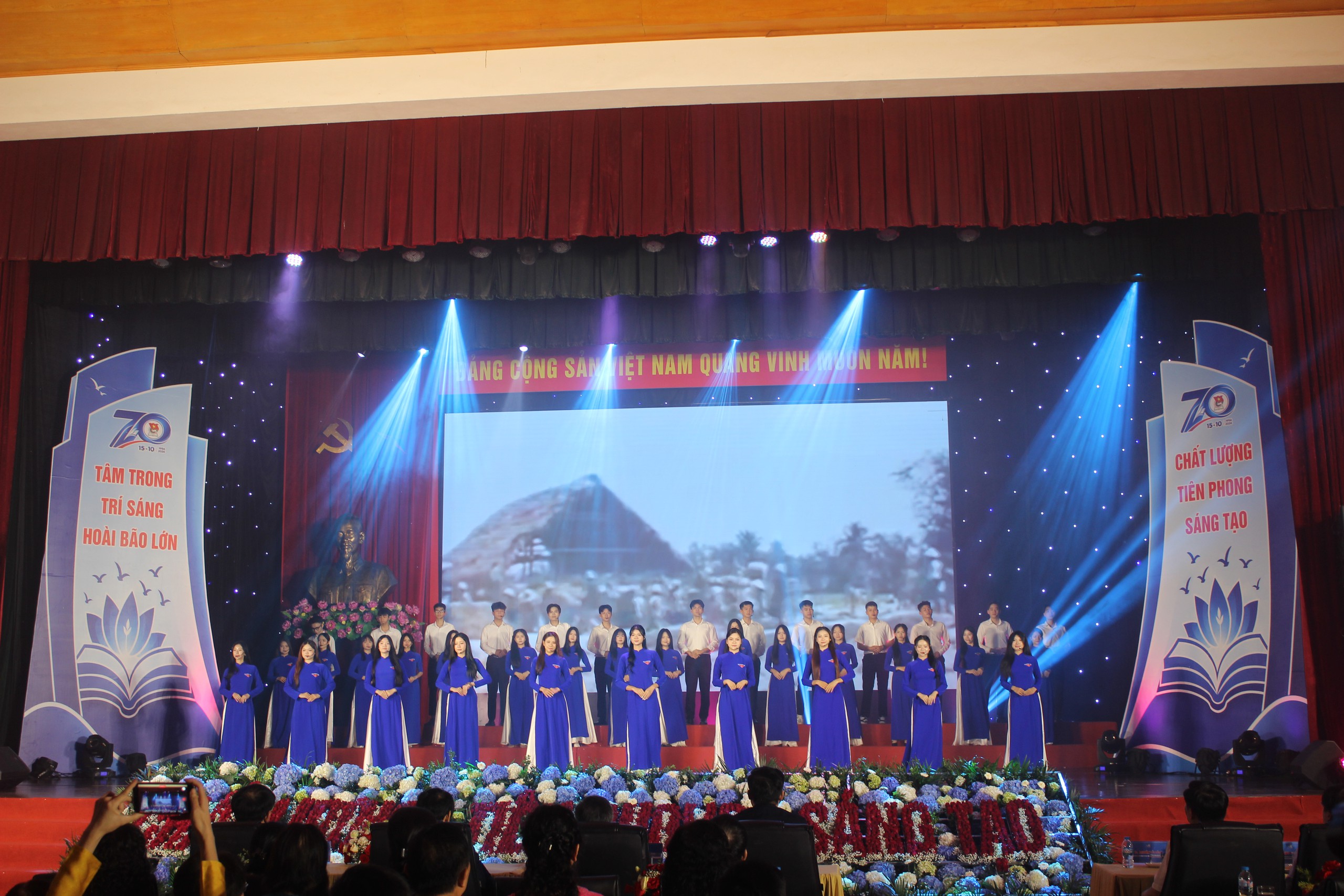 Học viện Thanh thiếu ni&ecirc;n Việt Nam tổ chức gặp mặt c&aacute;c thế hệ c&aacute;n bộ nh&acirc;n kỷ niệm 70 năm ng&agrave;y truyền thống - Ảnh 4.