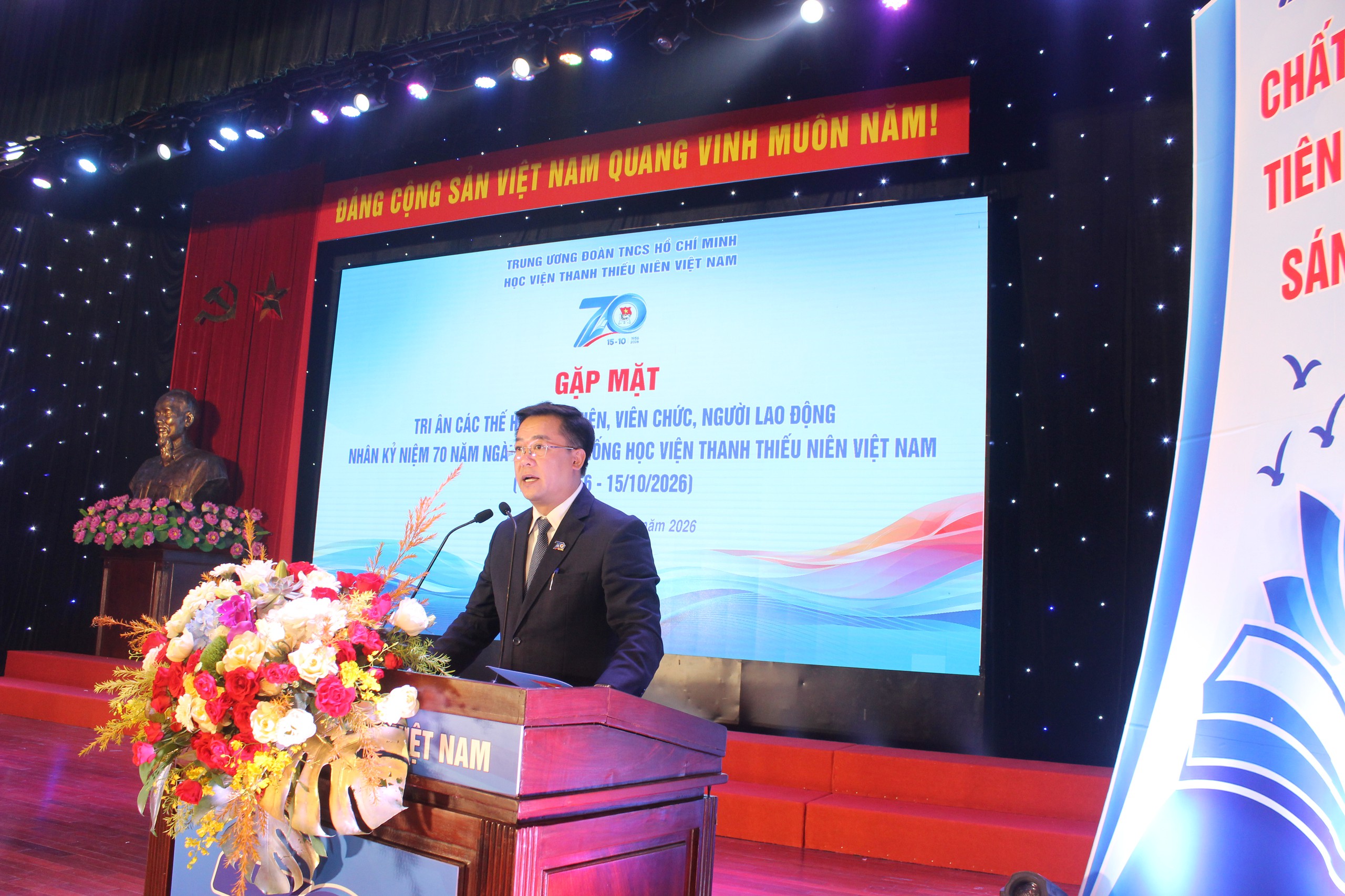 Học viện Thanh thiếu ni&ecirc;n Việt Nam tổ chức gặp mặt c&aacute;c thế hệ c&aacute;n bộ nh&acirc;n kỷ niệm 70 năm ng&agrave;y truyền thống - Ảnh 2.