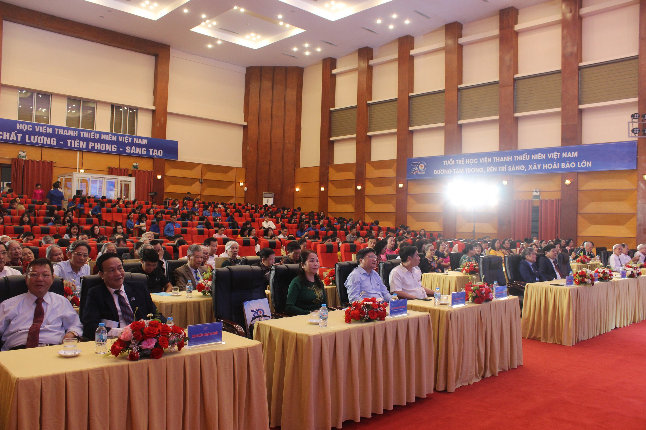 Học viện Thanh thiếu ni&ecirc;n Việt Nam tổ chức gặp mặt c&aacute;c thế hệ c&aacute;n bộ nh&acirc;n kỷ niệm 70 năm ng&agrave;y truyền thống - Ảnh 1.