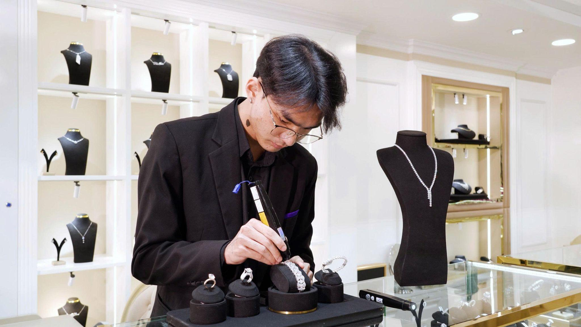 Kim cương nuôi cấy có phải nguyên nhân khiến thị trường kim cương thiên nhiên chao đảo?- Ảnh 1.