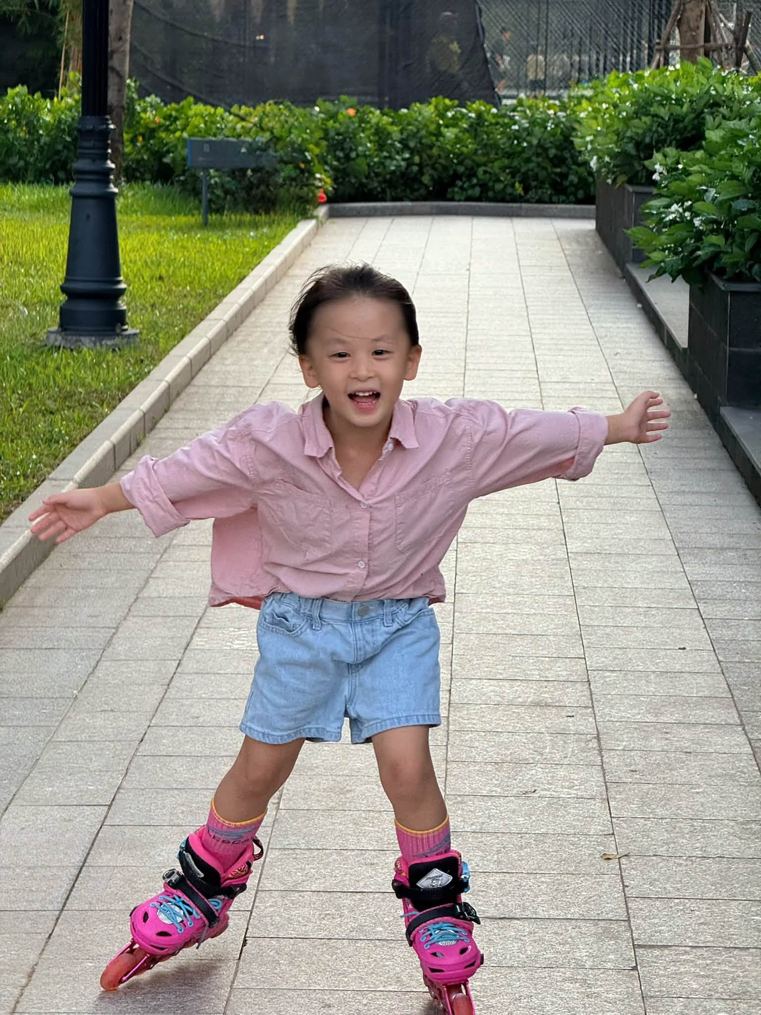 3 “thế lực nhí” nói tiếng Anh cực đỉnh, hot rần rần MXH: Bí quyết nằm ở những cuộc trò chuyện với bố mẹ- Ảnh 5.