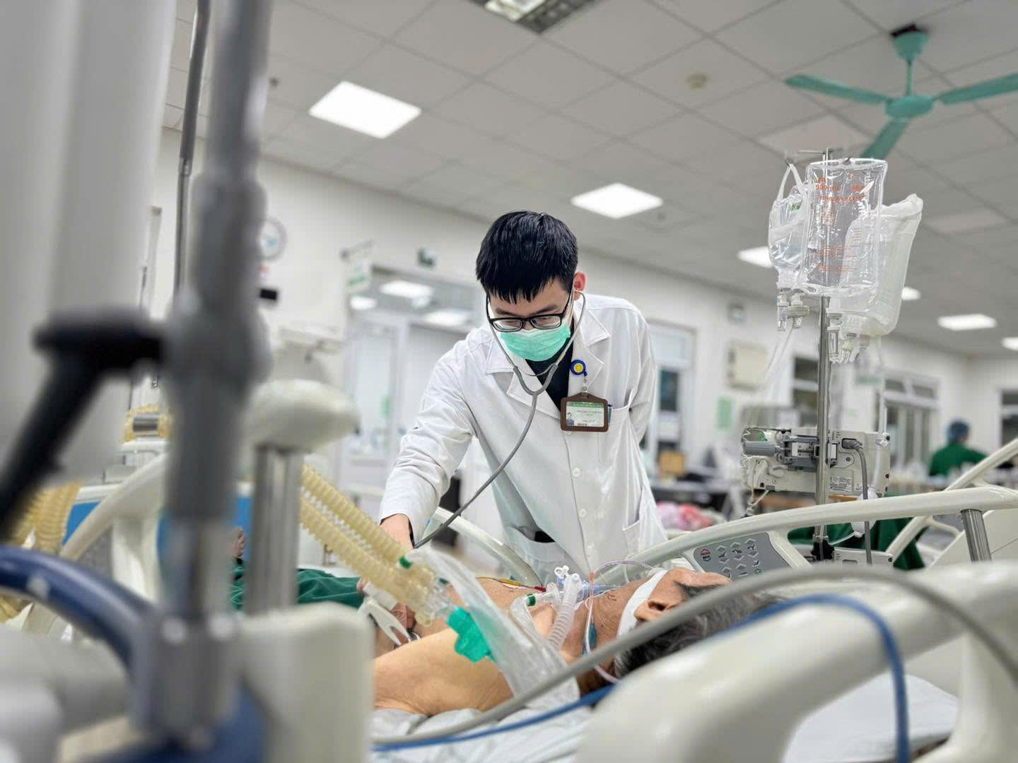 Cảnh b&aacute;o n&oacute;ng: C&aacute;c biến chứng c&uacute;m A g&acirc;y nguy hiểm đến t&iacute;nh mạng - Ảnh 1.