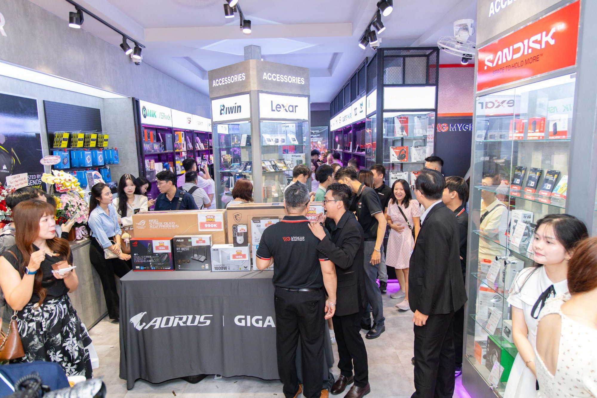 MYGEAR mở rộng điểm chạm khách hàng từ online đến showroom- Ảnh 5.