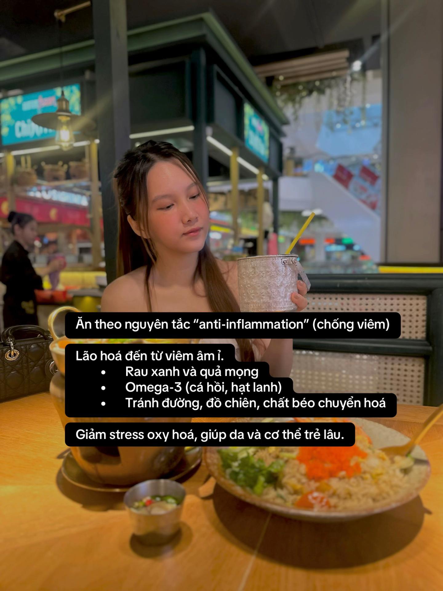 U40 mà nhìn trẻ xinh như mới đôi mươi: Bí quyết nằm ở thói quen tốt cho làn da cô đã duy trì hơn 20 năm- Ảnh 7.