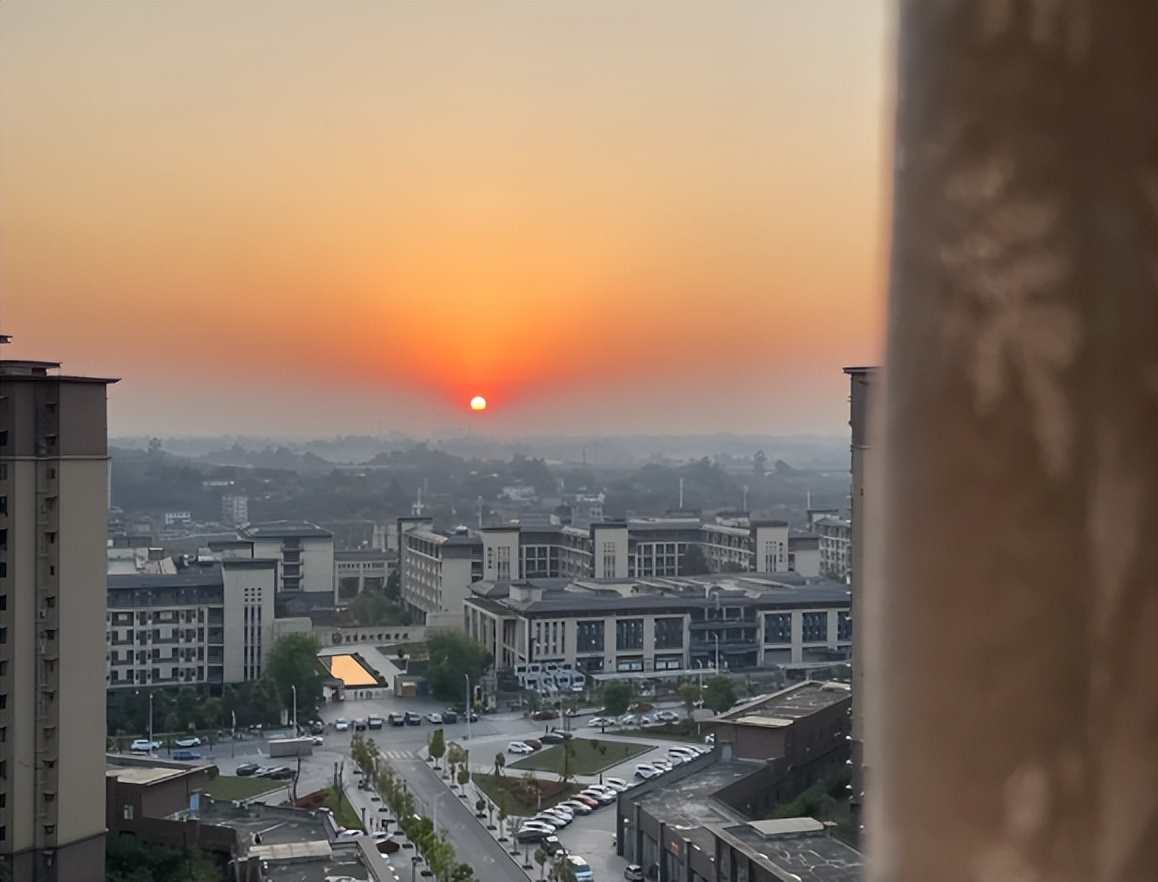 Ở căn hướng Đ&ocirc;ng v&agrave;i năm mới nhận ra một điều: &Aacute;nh nắng đẹp buổi s&aacute;ng chưa chắc b&ugrave; được 3 bất tiện n&agrave;y - Ảnh 2.