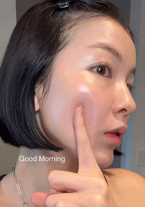 Thêm 2-3 giọt mật ong vào nước cho bước làm sạch cuối sẽ giúp da mềm mượt hơn khi trời hanh khô- Ảnh 6.