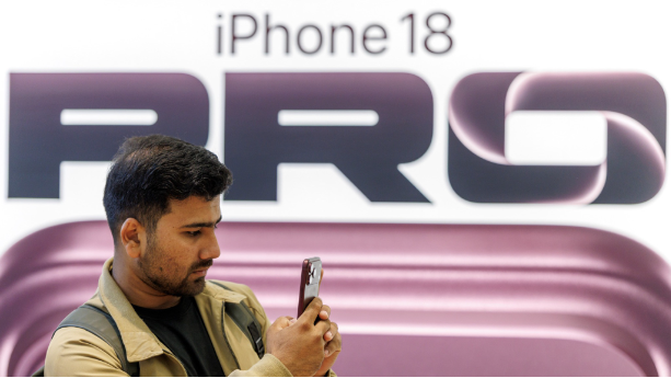 iPhone 18 Pro Max nặng 249g: cầm lâu có mỏi tay? - Ảnh 1.