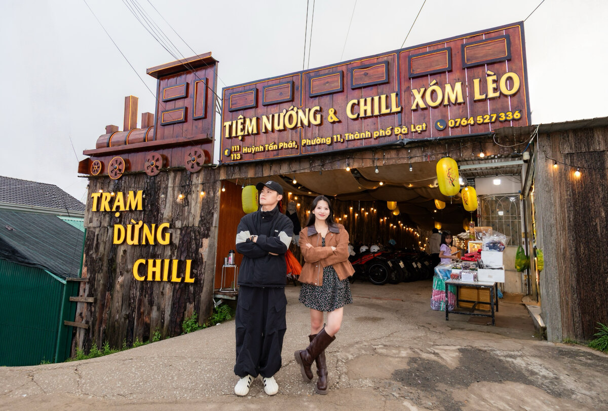 Tiệm Nướng Trạm Dừng Chill: một buổi chiều ăn BBQ, ngắm tàu cổ và chờ Đà Lạt lên đèn - Ảnh 1.