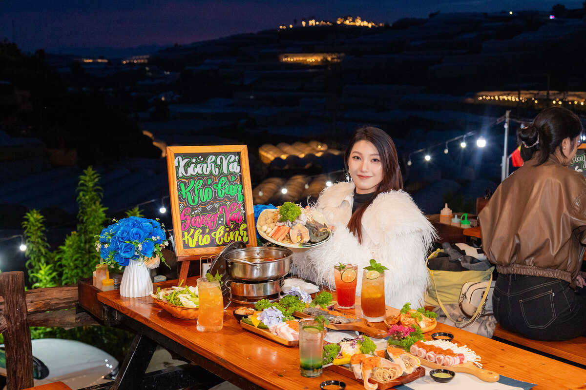 Tiệm Nướng Trạm Dừng Chill: một buổi chiều ăn BBQ, ngắm tàu cổ và chờ Đà Lạt lên đèn - Ảnh 9.
