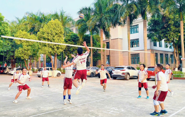 Lớp cao học Lịch sử Đảng giao lưu b&oacute;ng chuyền ch&agrave;o mừng kỷ niệm 75 ng&agrave;y Truyền thống Học viện Ch&iacute;nh trị - Ảnh 1.