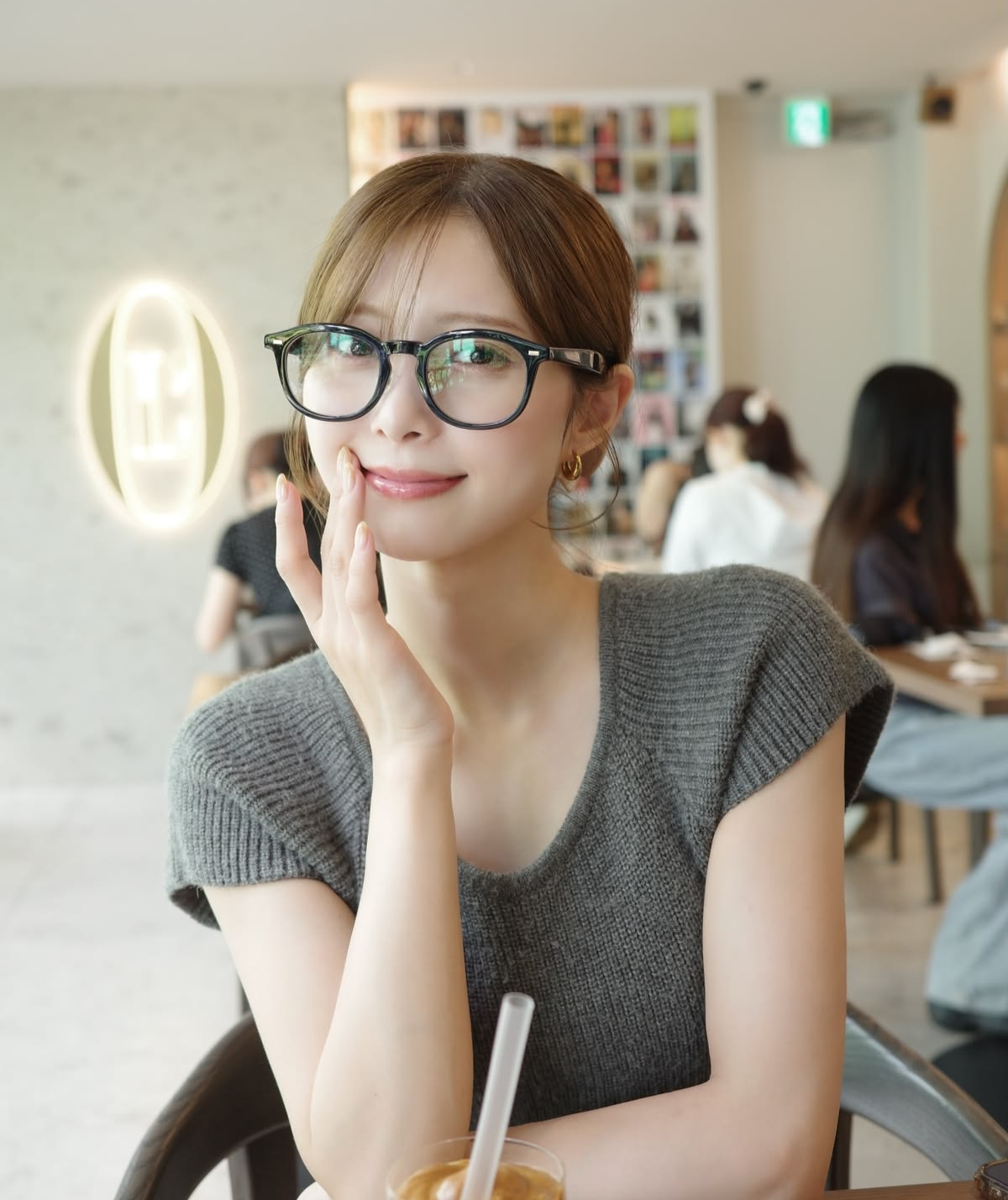 40 tuổi tôi mới nhận ra cách mua quần áo tiết kiệm nhất: Không phải săn đồ rẻ, mà là ngừng mua thừa- Ảnh 3.