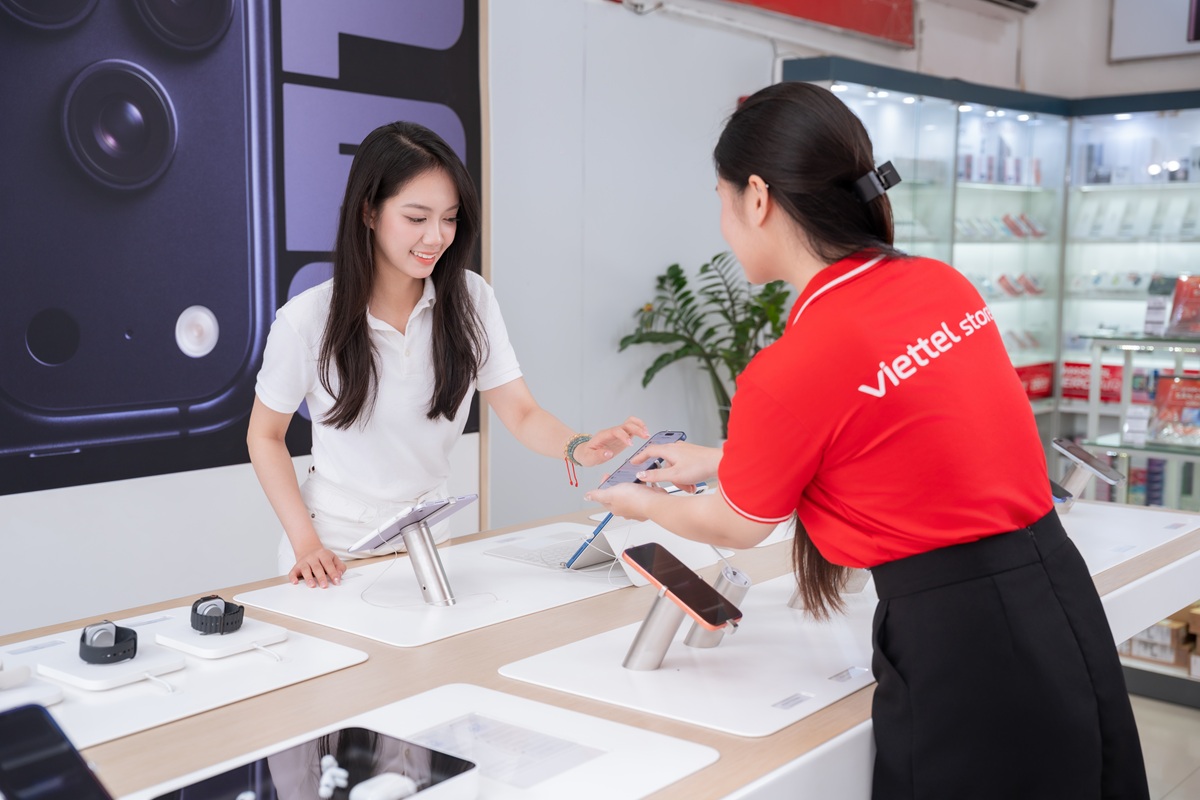 Ưu đ&atilde;i tới 18 triệu đồng khi đặt trước iPhone Duo tại Viettel Store- Ảnh 1.