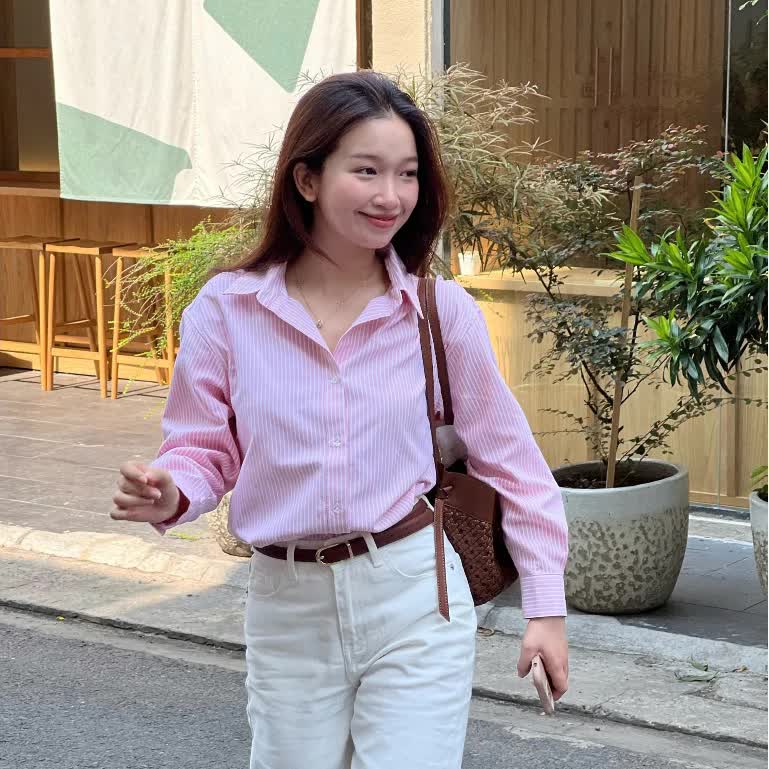 Sơ mi d&agrave;i tay v&agrave; quần jeans: Combo mặc l&agrave; trẻ, lại c&ograve;n rất sang trong m&ugrave;a thu- Ảnh 5.