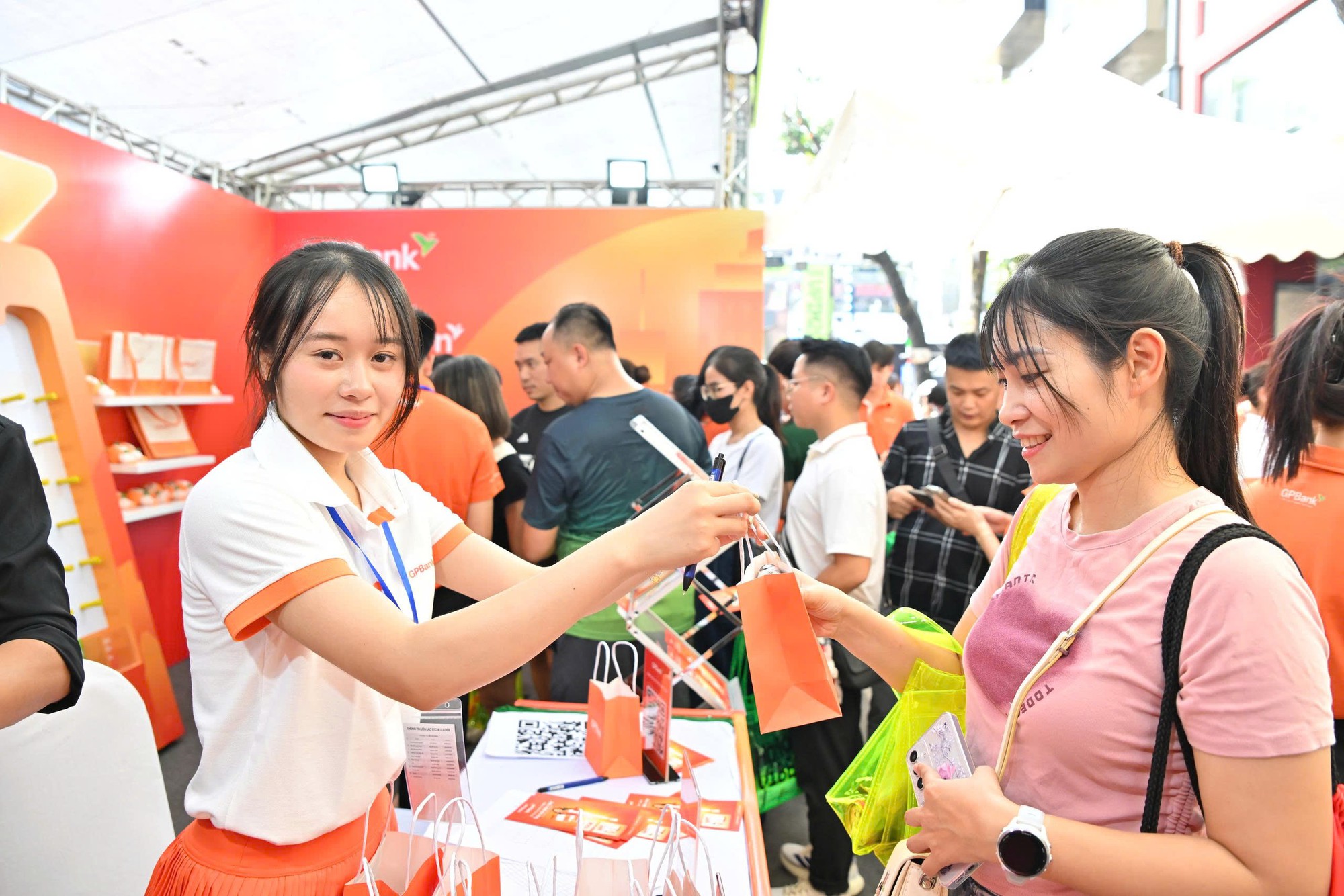 GPBank tiếp lửa sống khỏe cùng VPIM 2026, lan tỏa trải nghiệm thịnh vượng tại đường chạy- Ảnh 4.