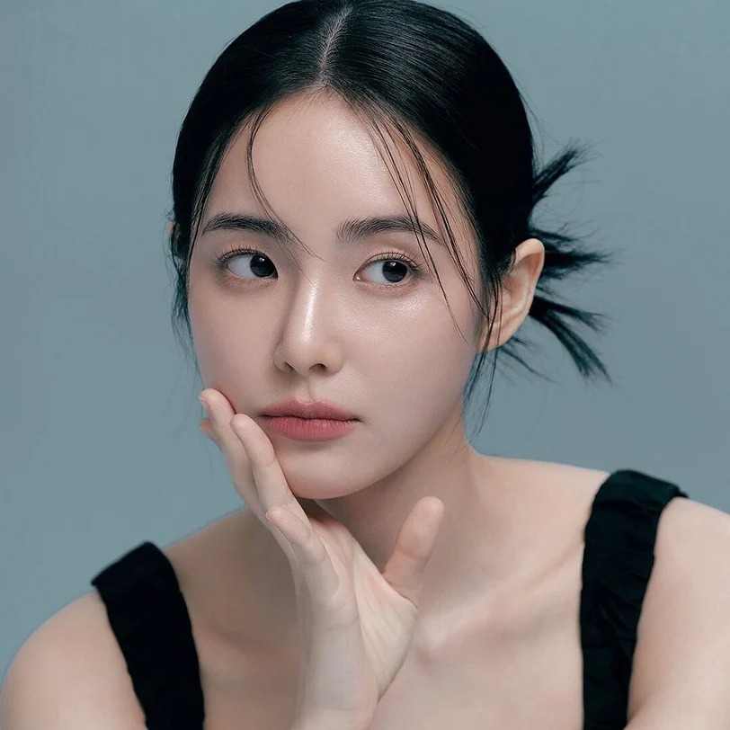 Anti-Blush: kiểu đánh má hồng nhẹ như không nhưng giúp gương mặt trông thanh thoát - Ảnh 3.