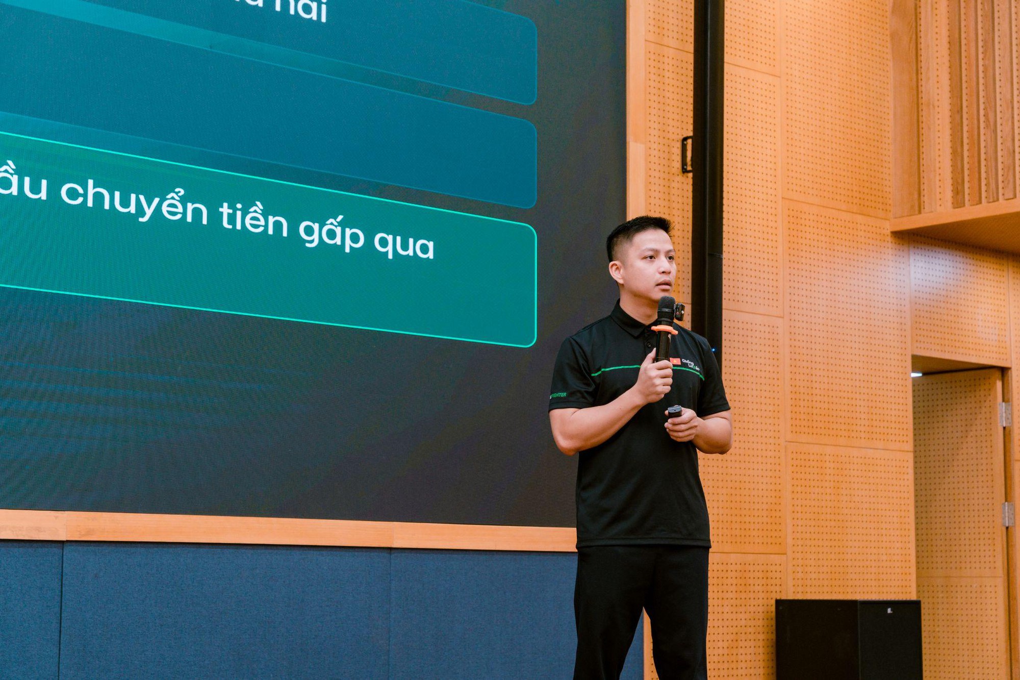 Hiếu PC gợi ý bốn nguyên tắc bảo mật khi lập trình với AI - Ảnh 1.