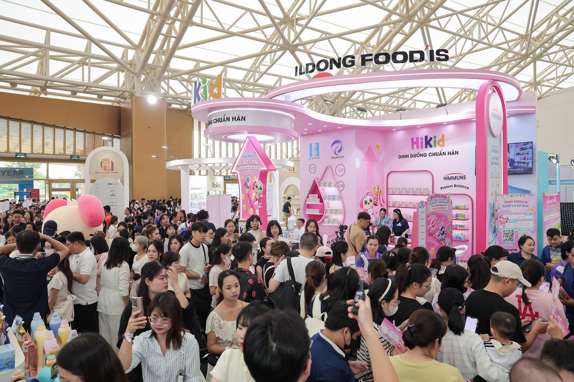 Hikid mang &ldquo;Đường đua tăng trưởng&rdquo; đầy sắc m&agrave;u đến Vietbaby Fair H&agrave; Nội 2026- Ảnh 1.