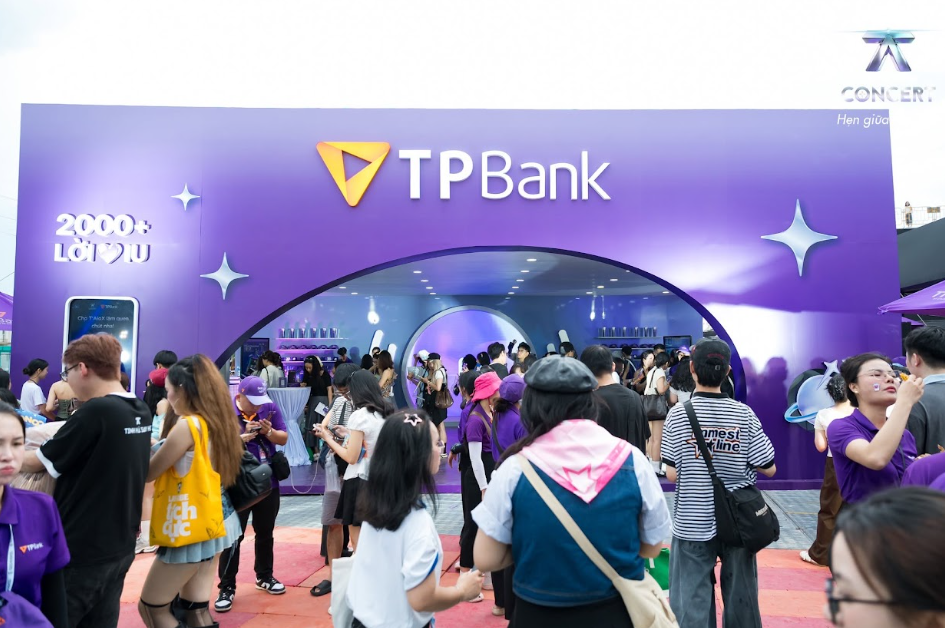 TPBank tại Tinh Hà "Say Hi": Booth trải nghiệm "chật kín" fan, hé lộ không gian SkyLounge - TPBank Premier- Ảnh 1.