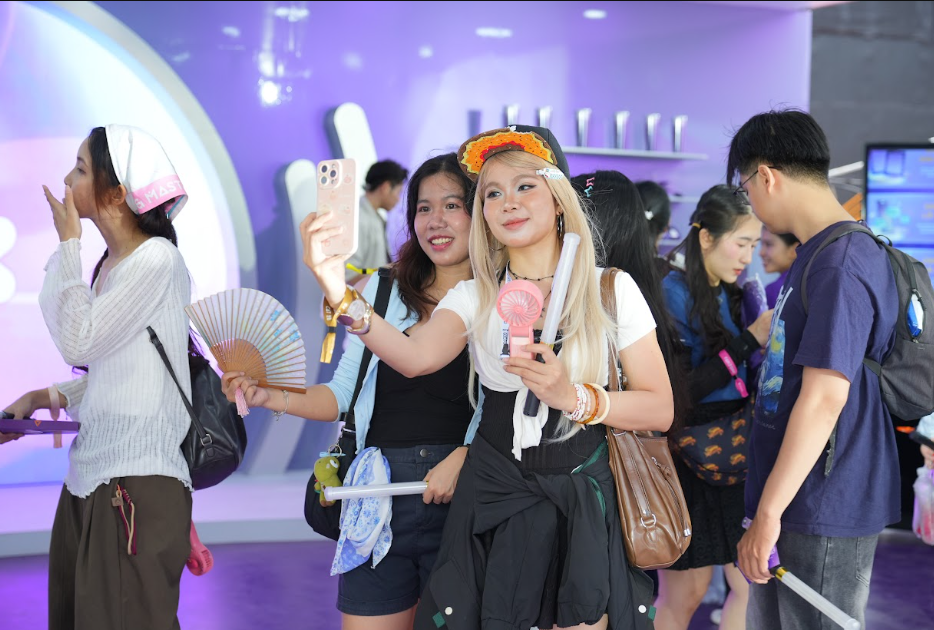 TPBank tại Tinh Hà "Say Hi": Booth trải nghiệm "chật kín" fan, hé lộ không gian SkyLounge - TPBank Premier- Ảnh 7.