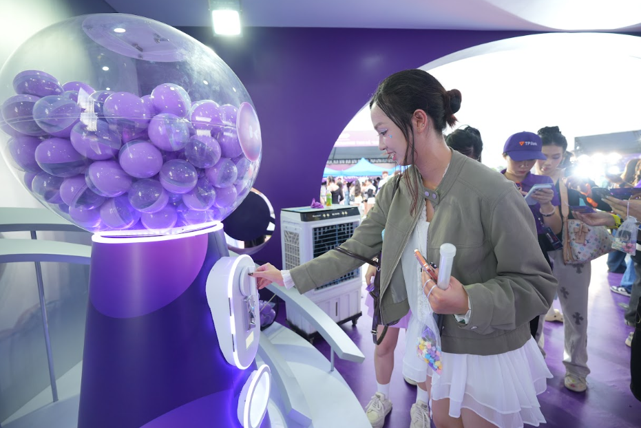 TPBank tại Tinh Hà "Say Hi": Booth trải nghiệm "chật kín" fan, hé lộ không gian SkyLounge - TPBank Premier- Ảnh 6.