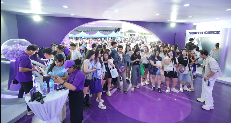 “Hẹn giữa Tinh Hà” đêm 1: Bầu trời Tinh Hà nhuộm tím, fan hẹn nhau trở lại đêm 2 - Ảnh 2.