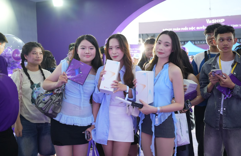 “Hẹn giữa Tinh Hà” đêm 1: Bầu trời Tinh Hà nhuộm tím, fan hẹn nhau trở lại đêm 2 - Ảnh 3.