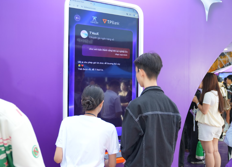 “Hẹn giữa Tinh Hà” đêm 1: Bầu trời Tinh Hà nhuộm tím, fan hẹn nhau trở lại đêm 2 - Ảnh 4.