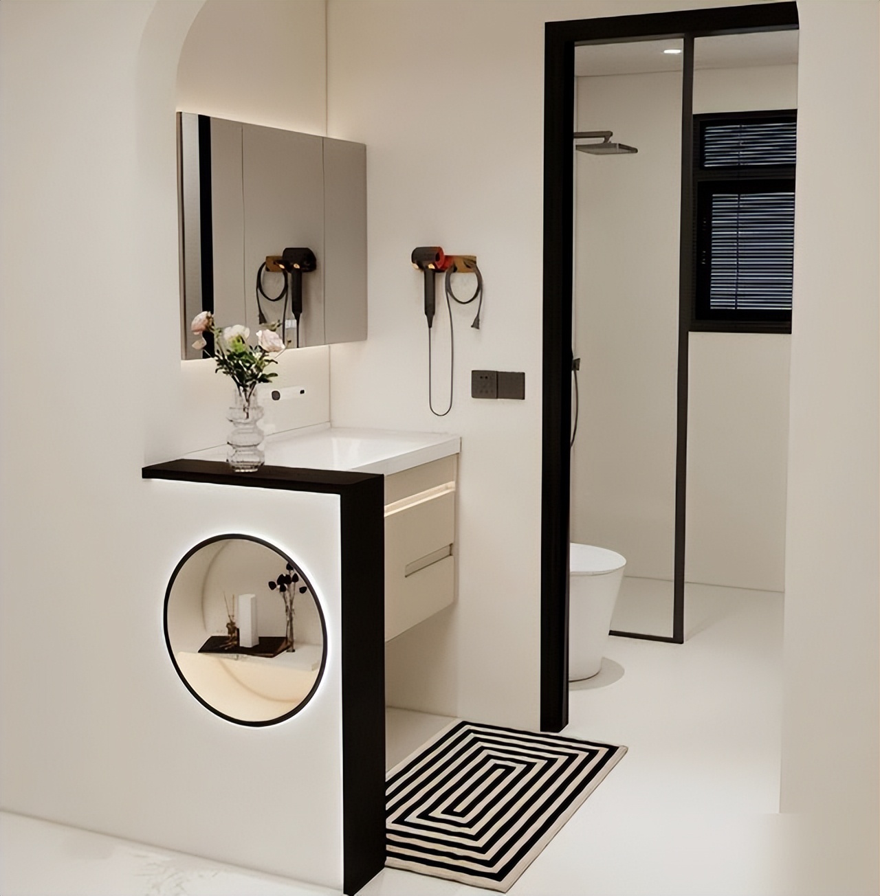 Phòng tắm không đặt bồn rửa mặt, khu vệ sinh cũng được tách riêng: Cách bố trí tưởng lạ nhưng ở lâu mới thấy quá tiện - Ảnh 3.