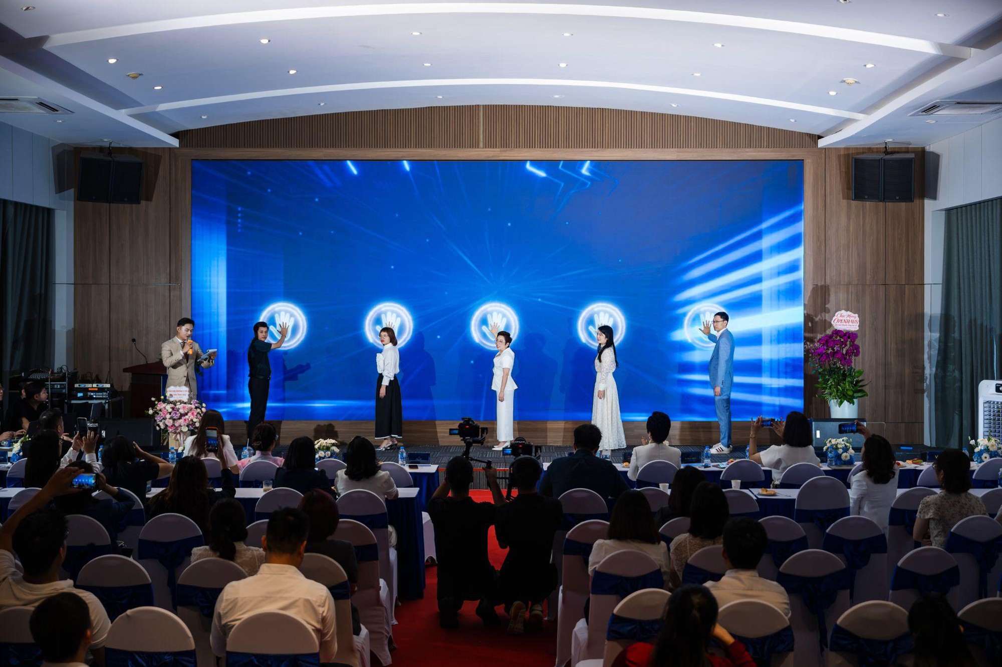 &rlm;Gần 300.000 lượt theo d&otilde;i v&agrave; truy cập: Sức h&uacute;t b&ugrave;ng nổ từ Lễ ra mắt OpenHaus &rlm; - Ảnh 2.