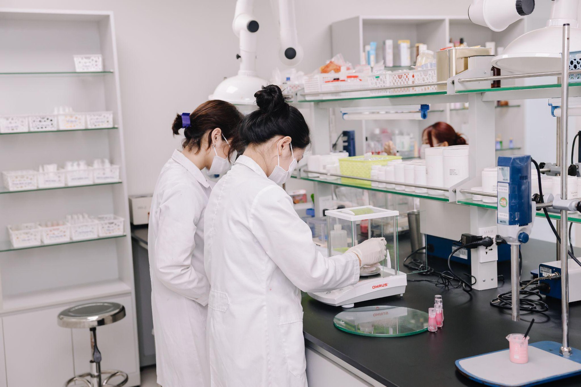 ULACHOI ký thỏa thuận hợp tác với Viện nghiên cứu Dược phẩm và Mỹ phẩm Việt Nam (IPCR) và Nhà máy KEHETO - Ảnh 2.