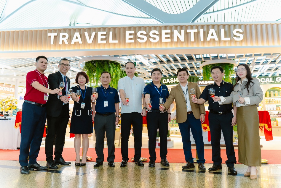 Gặp TIPPI, &ldquo;đại sứ nhỏ&rdquo; ch&agrave;o đ&oacute;n du kh&aacute;ch tại Travel Essentials, s&acirc;n bay quốc tế Cam Ranh - Ảnh 3.