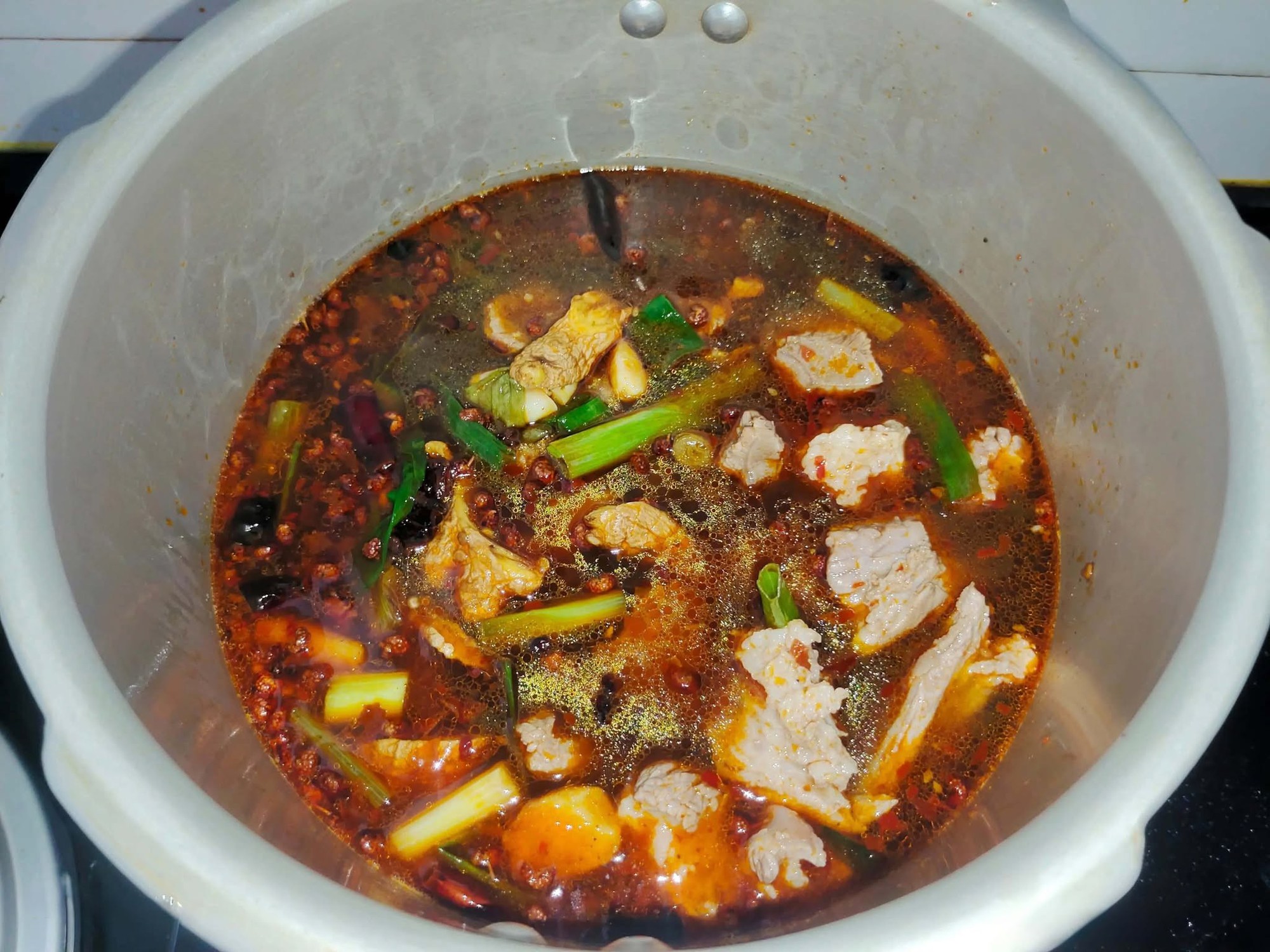 Món ăn này bổ dưỡng, ngon miêng, nước dùng lại rất tuyệt để nấu mì - Ảnh 1.