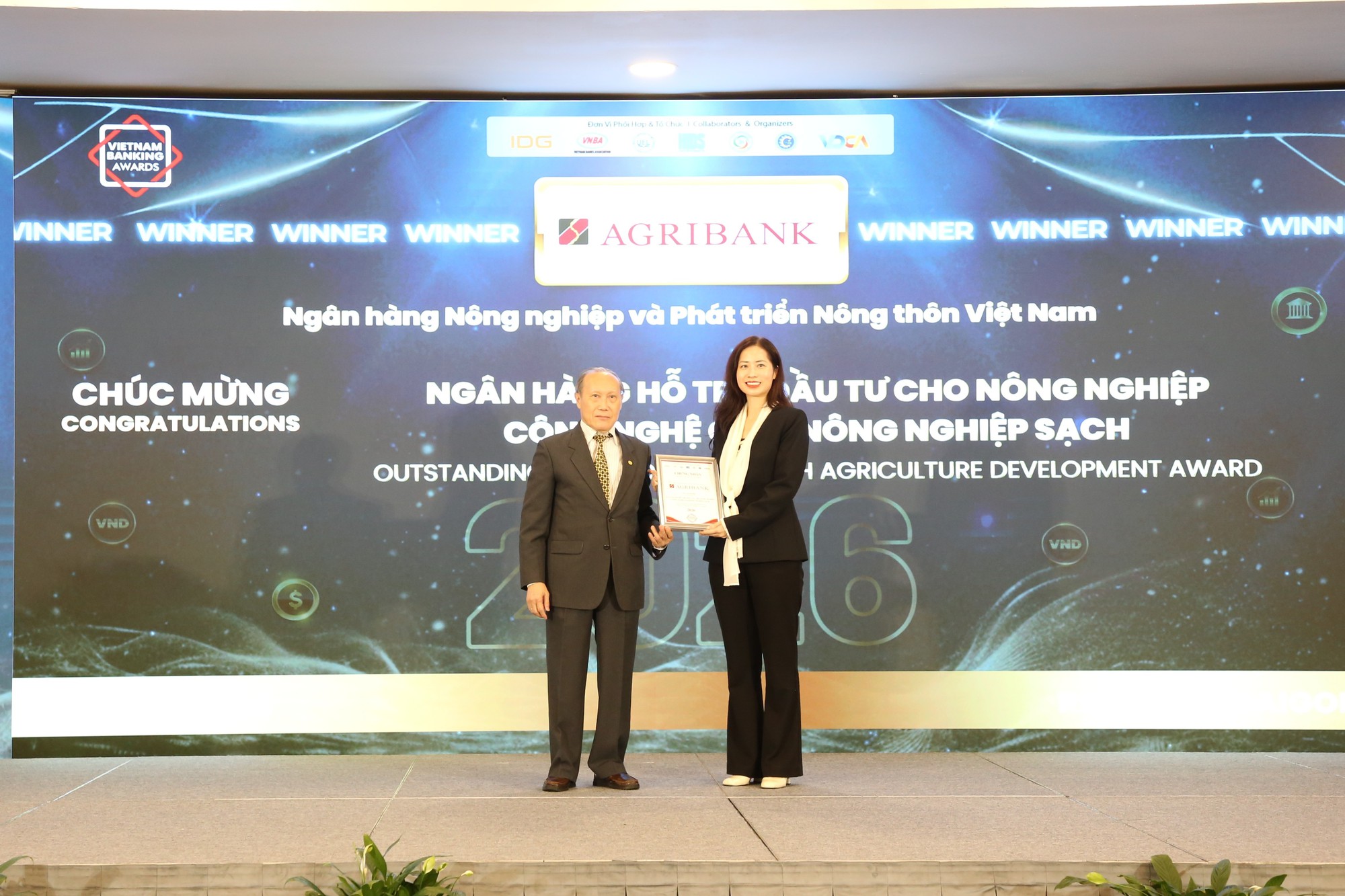 &rlm;Agribank được vinh danh 3 giải thưởng Ng&acirc;n h&agrave;ng Việt Nam ti&ecirc;u biểu 2026&rlm; - Ảnh 1.