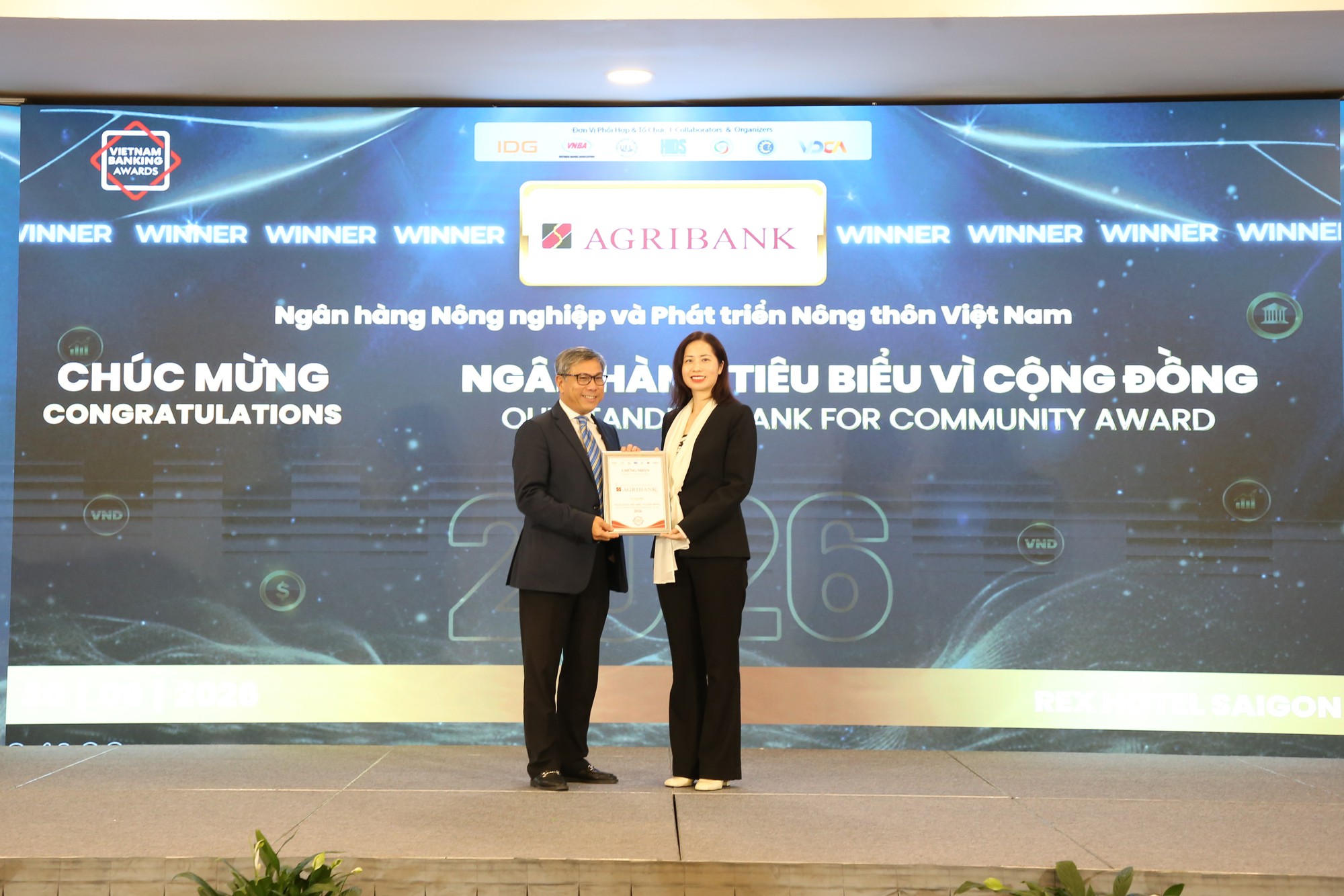 &rlm;Agribank được vinh danh 3 giải thưởng Ng&acirc;n h&agrave;ng Việt Nam ti&ecirc;u biểu 2026&rlm; - Ảnh 2.