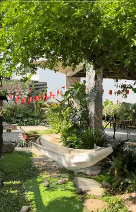 Ng&ocirc;i nh&agrave; 450m2 của vợ chồng H&agrave; Tĩnh như resort thu nhỏ: Khu vườn nhiệt đới bao quanh, cả căn nh&agrave; phủ 70% k&iacute;nh, g&oacute;c n&agrave;o cũng c&oacute; view &ldquo;triệu đ&ocirc;&rdquo;- Ảnh 10.