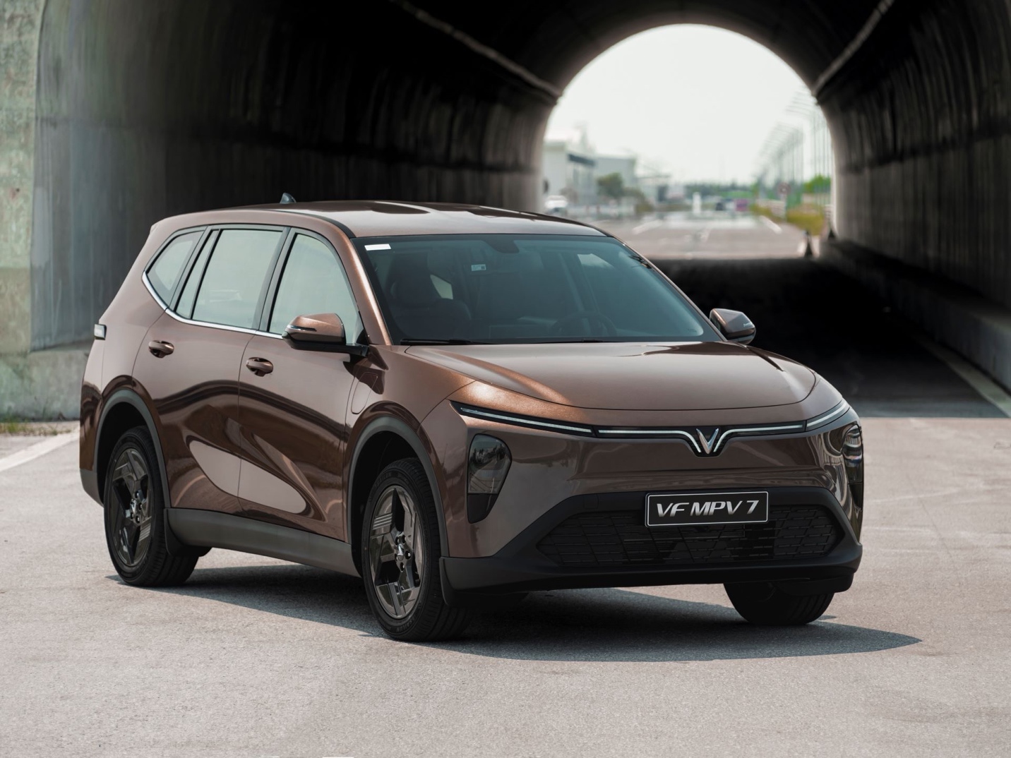 Ưu đ&atilde;i 67,5 triệu đồng, miễn ph&iacute; sạc: B&agrave;i to&aacute;n đổi xe nhẹ hơn với VF MPV 7 - Ảnh 2.